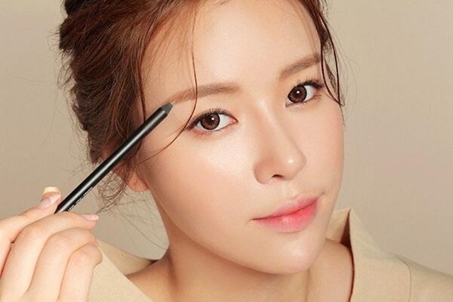 Mẹo trang điểm không bị lem khi đổ mồ hôi